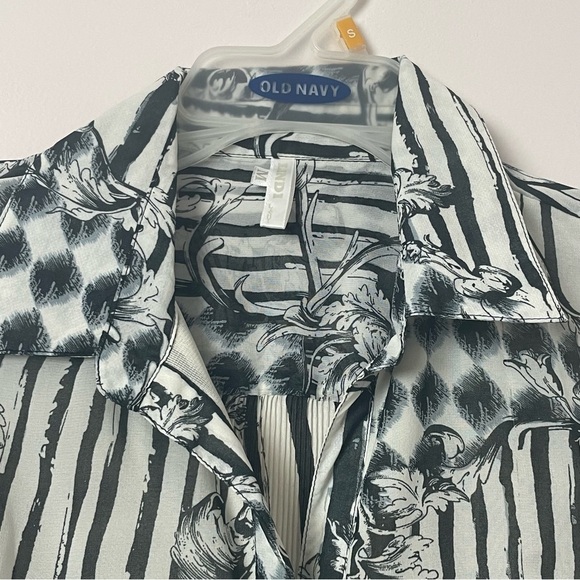 LINDI Asymmetrical Button-Down Shirt Ruffle Detail Black/White Size Medium - Picture 2 of 10